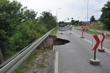 Drogowcy zamknęli trasę 211 Kartuzy - Żukowo. W Borkowie zapadła się jezdnia [ZDJĘCIA]