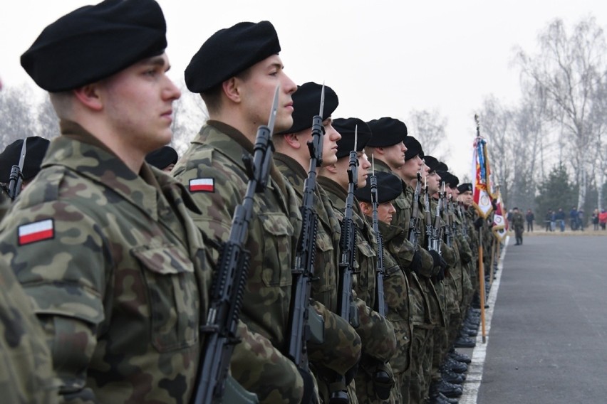 Przysięga wojskowa żołnierzy szkolenia podstawowego w Świętoszowie