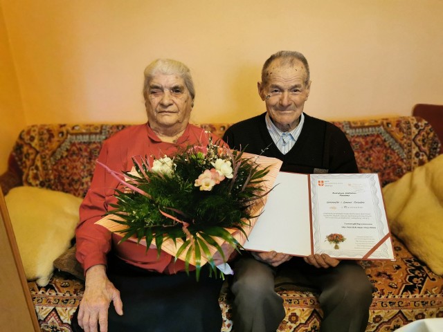 Pani Genowefa i Jan Dziedzicowie świętowali 70. rocznicę zawarcia związku małżeńskiego.