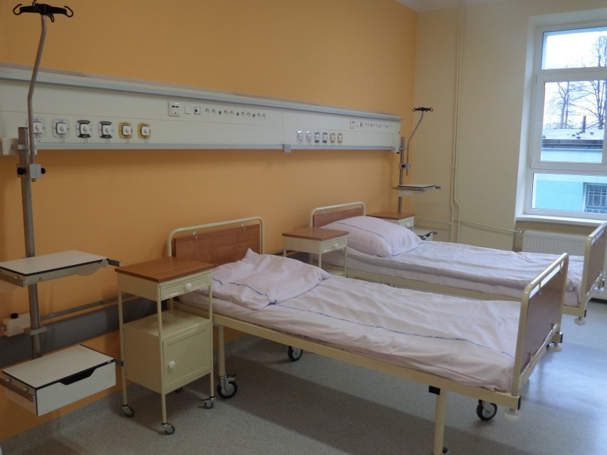 Szpital wojewódzki w Zgierzu wraca do normalnego funkcjonowania. Dla chorych na Covid zostanie jeden oddział  [Zdjęcia]