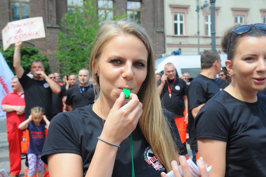 Kraków. Głośny protest ratowników medycznych