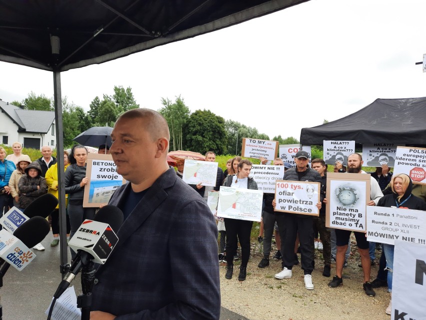 Protest w radomskich Krychnowicach. Mieszkańcy nie chcą hal magazynowych