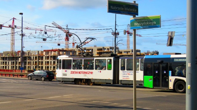 Z powodu braku motorniczych mocno ograniczono kursowanie tramwajów linii "8" i "11". Sprawa wywołała ogromne emocje wśród mieszkańców.