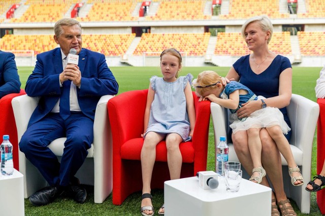 8-letnia Nina Czurak została dwumilionowym gościem Stadionu Miejskiego w Białymstoku