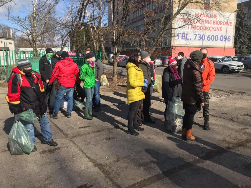 Wiosenne sprzątanie Bulwaru nad Bałutką. Mieszkańcy w sobotę sami wzięli się do roboty!