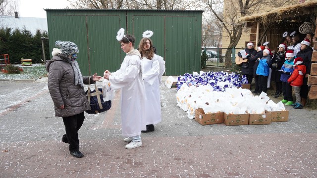 Stowarzyszenie Droga rozdało paczki potrzebującym