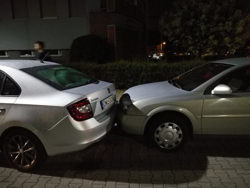 Jechał Vozillą i rozbijał inne auta. Potem uciekł