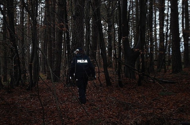 W nocnej akcji poszukiwań uczestniczyło 40 policjantów, strażników granicznych i strażaków.