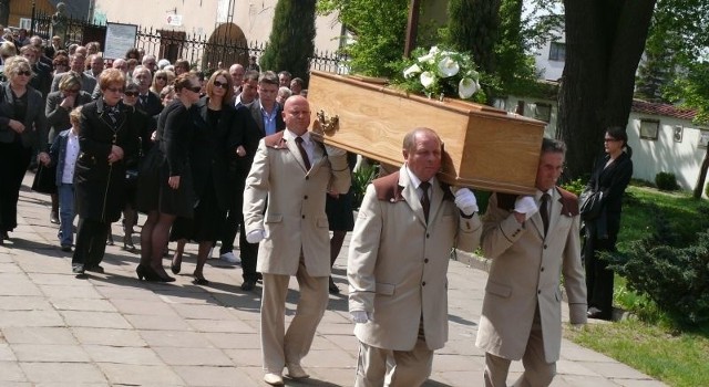 Kondukt żałobny na pogrzebie Michała Zduniaka.