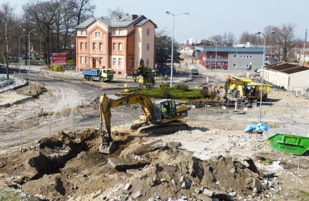 Koparki poszły w ruch, a doły są głębokie. Spokojnie, to...