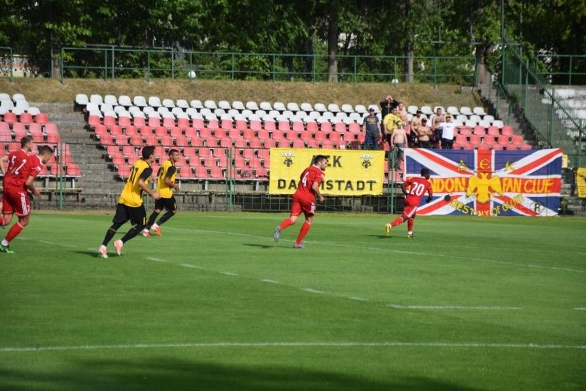 Na boisku przy ulicy Szczepaniaka w Kielcach AEK Ateny...