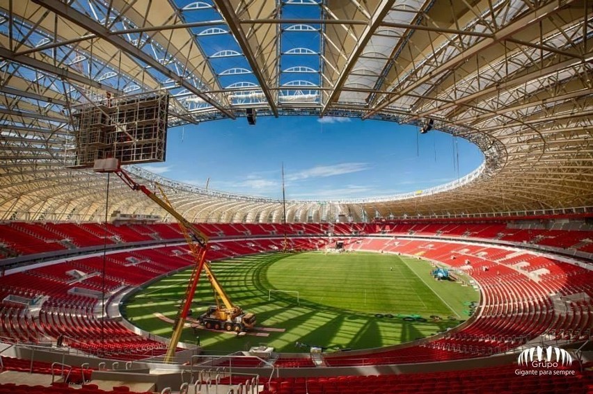 Lyon. Stadion: Stade des Lumieres. Pojemność: 58 215