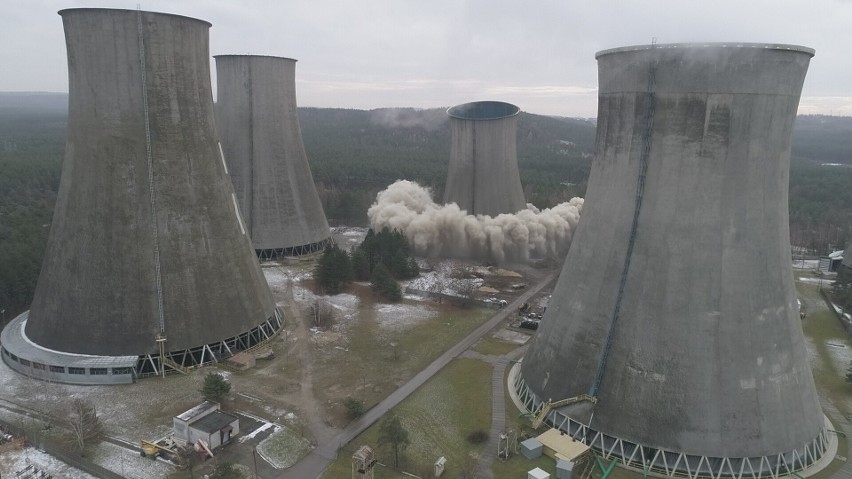 Wielka chłodnia Elektrowni Siersza z Trzebini zniknęła w 3,5 sekundy. Niesamowite zdjęcia