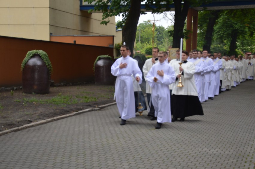 Święcenia kapłańskie w kościele seminaryjnym w Opolu.
