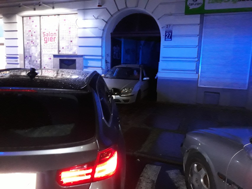 Fatalne parkowanie w Szczecinie. "Przecież nie było zakazu". Zobacz wideo
