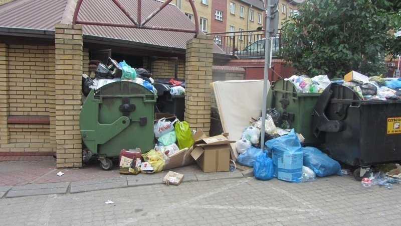 Wywóz śmieci Białystok. Mieszkańcy oburzeni [FOTO, WIDEO]