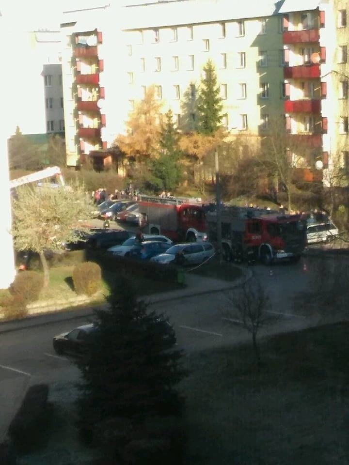 Do pożaru w bloku przy ulicy Konwaliowej doszło w sobotę w godzinach rannych. Zadymienie było tak duże, że trzeba było ewakuować całą klatkę.