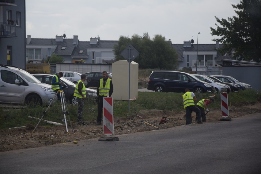 Chodnik będzie budowany aż do granic miasta, wzdłuż nowych...