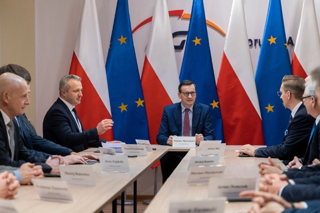 W czwartek premier Morawiecki spotkał się z samorządowcami z regionu, a potem odwiedził toruński skład węgla