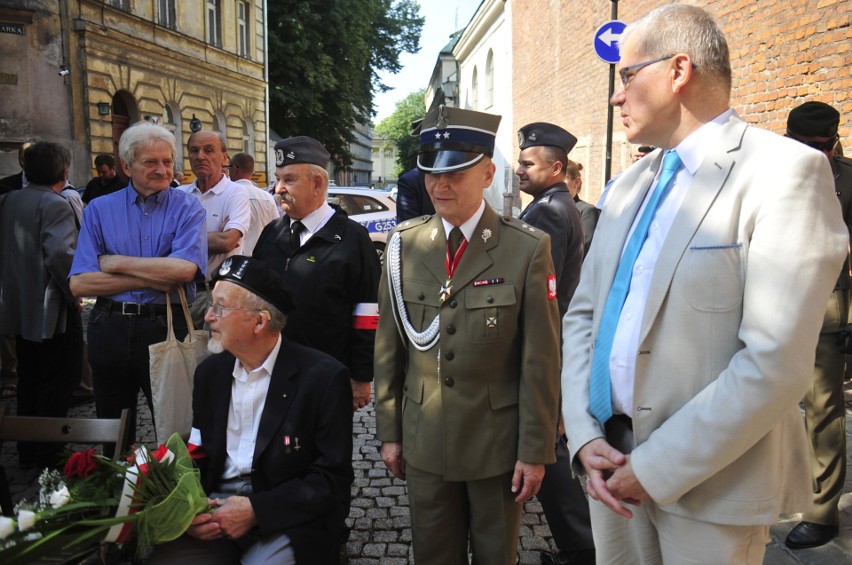 Kraków. Uczcili 75. rocznicę aresztowania gen. Stanisława Rostworowskiego i małżeństwa Karłowskich [ZDJĘCIA]