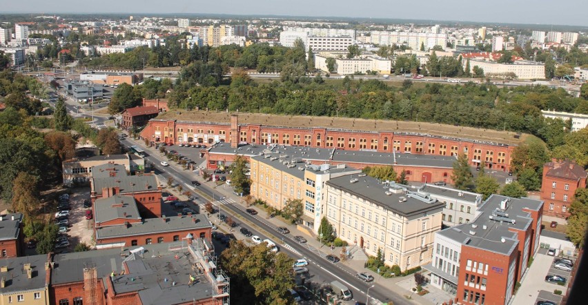 Budowę kościoła garnizonowego w Toruniu rozpoczęto w czasie...