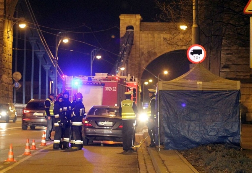 Wrocław: Wypadek na pl. Grunwaldzkim. Nie żyje potrącony pieszy (ZDJĘCIA)