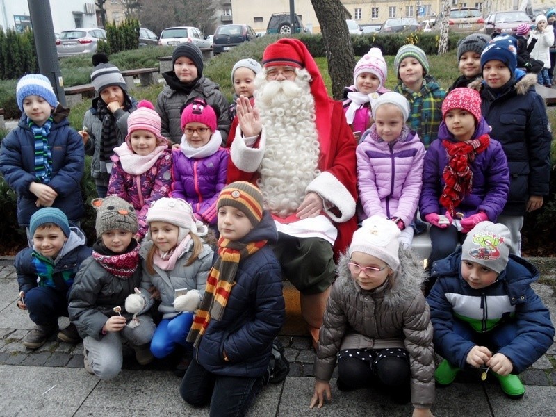 Święty Mikołaj spotkał się z dziećmi z częstochowskich szkół...