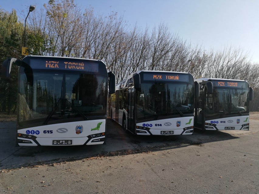 Do Torunia dotarły kolejne nowe autobusy – napędzane olejem...