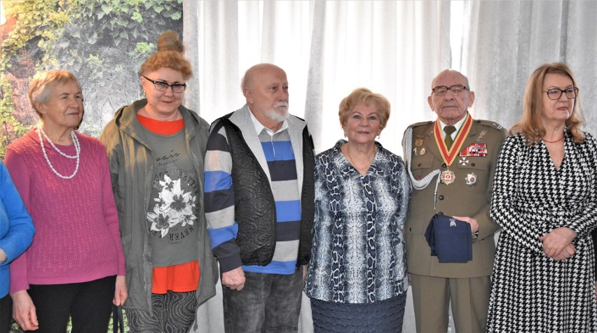 Oświęcim. Życzenia dla pań od kombatantów i byłych żołnierzy