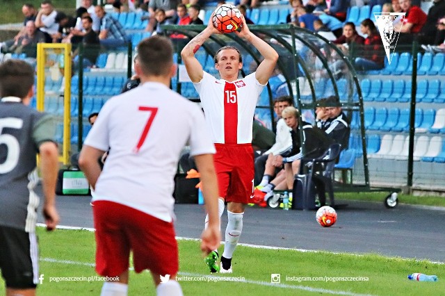 Szymon Walczak obecnie jest powoływany do kadry U-20. Wystąpił m.in. we wtorkowym meczu z Niemcami (3:0) w Świnoujściu.