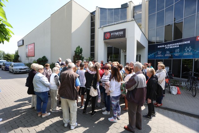 Mieszkańcy Nowego Dworu we Wrocławiu bronią jedynego w okolicy centrum sportowego. Nie chcą inwestycji deweloperskiej!