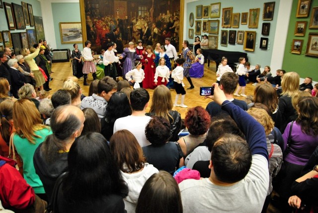 Tłumy w Sali Malarstwa Polskiego na Zamku podczas zeszłorocznej edycji imprezy