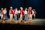 Lekcja Folkloru - prezentacja strojów ludowych Beskidu Śląskiego połączona z występami wokalno-tanecznymi w Sędziszowie [WIDEO, ZDJĘCIA]