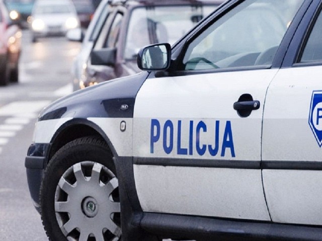 Dziś w nocy dyżurny policji w Słupsku otrzymał telefoniczne zgłoszenie o włamaniu do jednego z kiosków z prasą w centrum miasta.