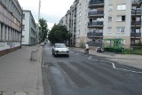 Zniknęło przejście dla pieszych przy przystanku ZNTK w Poznaniu. "Obawiam się, że dzieci będą przebiegać przez ulicę tutaj"