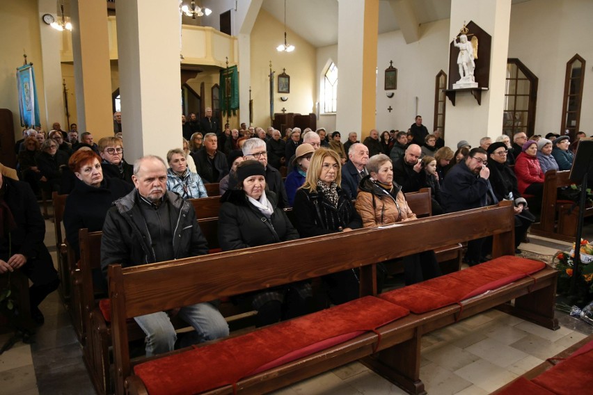 Pogrzeb Andrzeja Borysa, cenionego fotografika. W Brzezinkach żegnali go bliscy i artyści