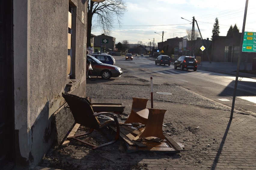 Cztery osoby trafiły do szpitala po pożarze, jaki wybuchł w...