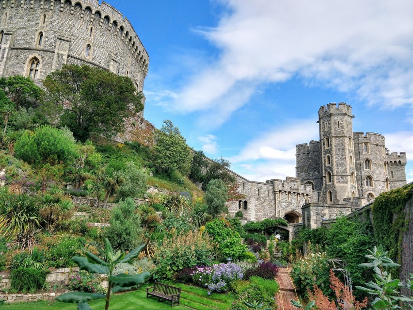 Zamek Windsor to teoretycznie prywatna siedziba królów...