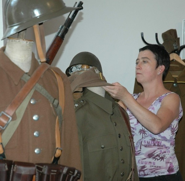 - Kopie mundurów uszyto z dbałością o detale - mówi przygotowująca wystawę Anna Techmańska.