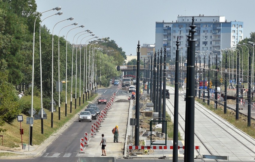Budowa trasy W-Z. Na Wyszyńskiego pojawi się nowy asfalt [ZDJĘCIA]