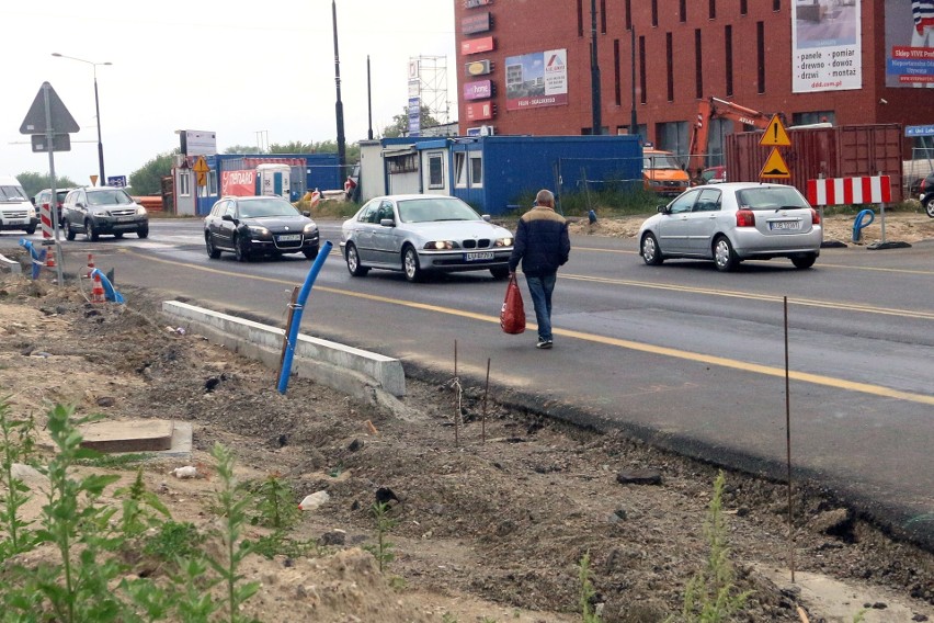 Problemy z przejściami dla pieszych obok Gali. Informują mieszkańcy 