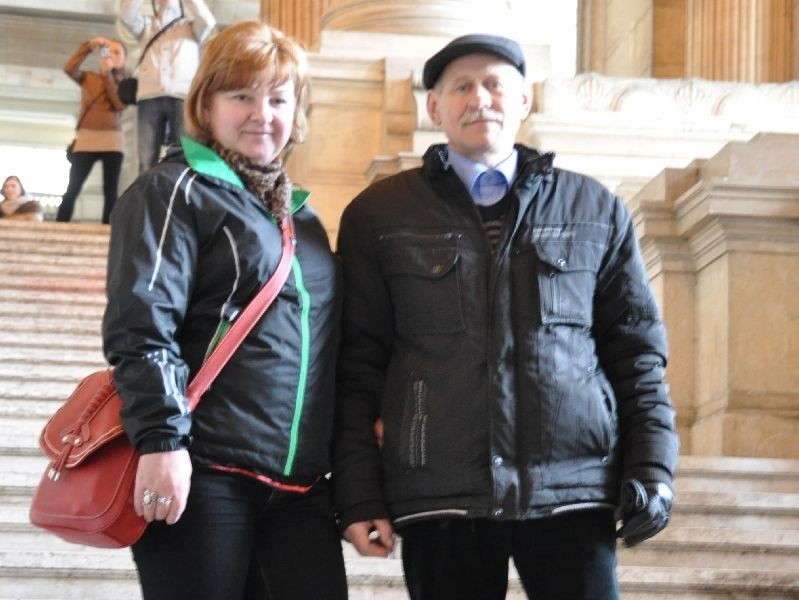 Bernardyna i Leszek Czerwowie na schodach największego...