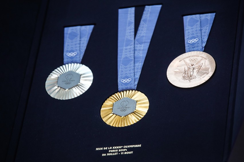 Komplet medali – srebrny, złoty i brązowy XXXIII Letnich...