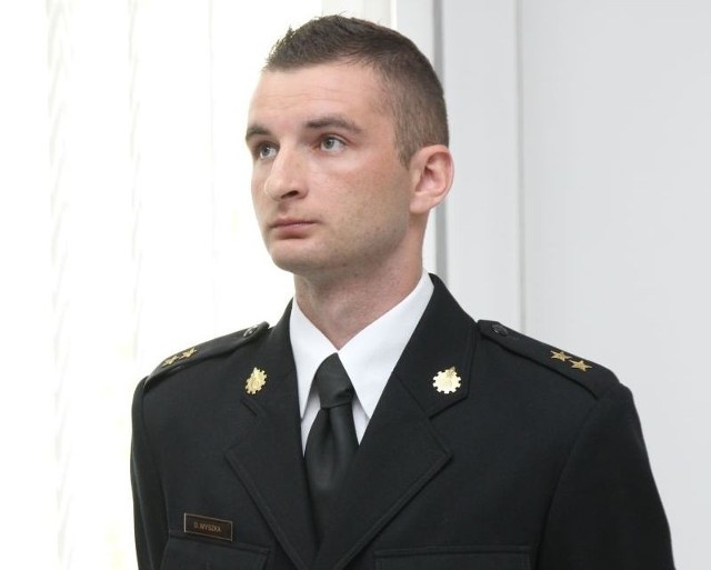 Młodszy kapitan Daniel Myszka, strażak z Komendy Miejskiej Państwowej Straży Pożarnej w Tarnobrzegu został nagrodzony za bohaterską postawę. Przez telefon instruował, jak ratować człowieka.