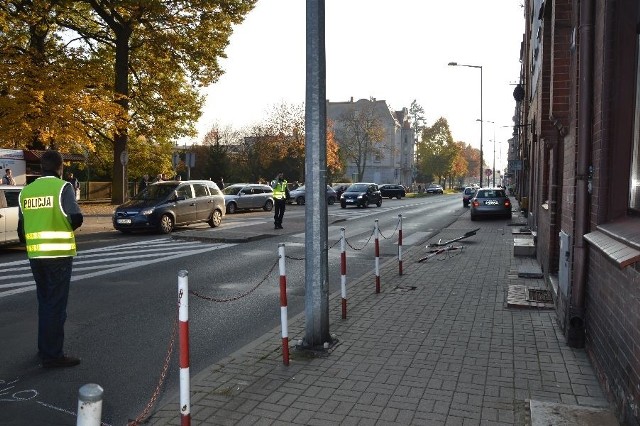 W Żarach 18-letni kierowca potrącił na chodniku 17-latkę.