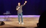 Stand-up w Solcu-Zdroju. 100 osób oglądało występ Błażeja Krajewskiego ZDJĘCIA