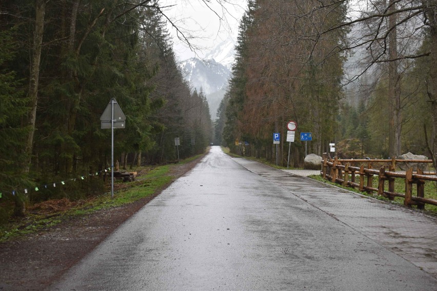 Tatry. Czy to na pewno szlak do Morskiego Oka? Środek dnia, a jest tam zupełnie pusto. Niewiarygodne 4.05.