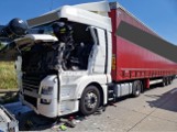 Tragiczny wypadek na autostradzie A4. Kierowca ciężarówki zginął w zmiażdżonej kabinie