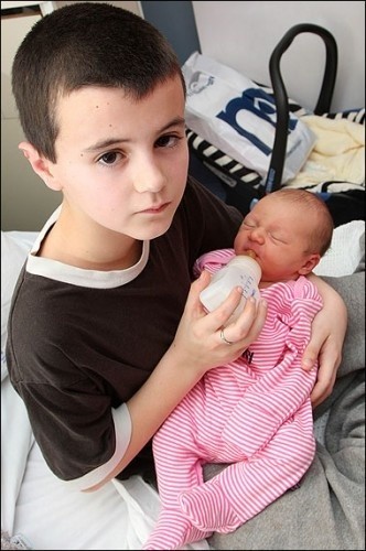 W lutym sądzono, że inny 13-latek, Alfie Patten z Eastbourne (na zdjęciu) został ojcem dziecka 15-latki. Testy DNA wykazały jednak, że w rzeczywistości ojcem został inny 15-latek.