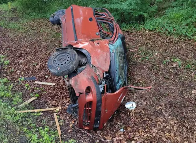 Wypadek na drodze krajowej nr 11 koło Bobolic. Dachowało auto